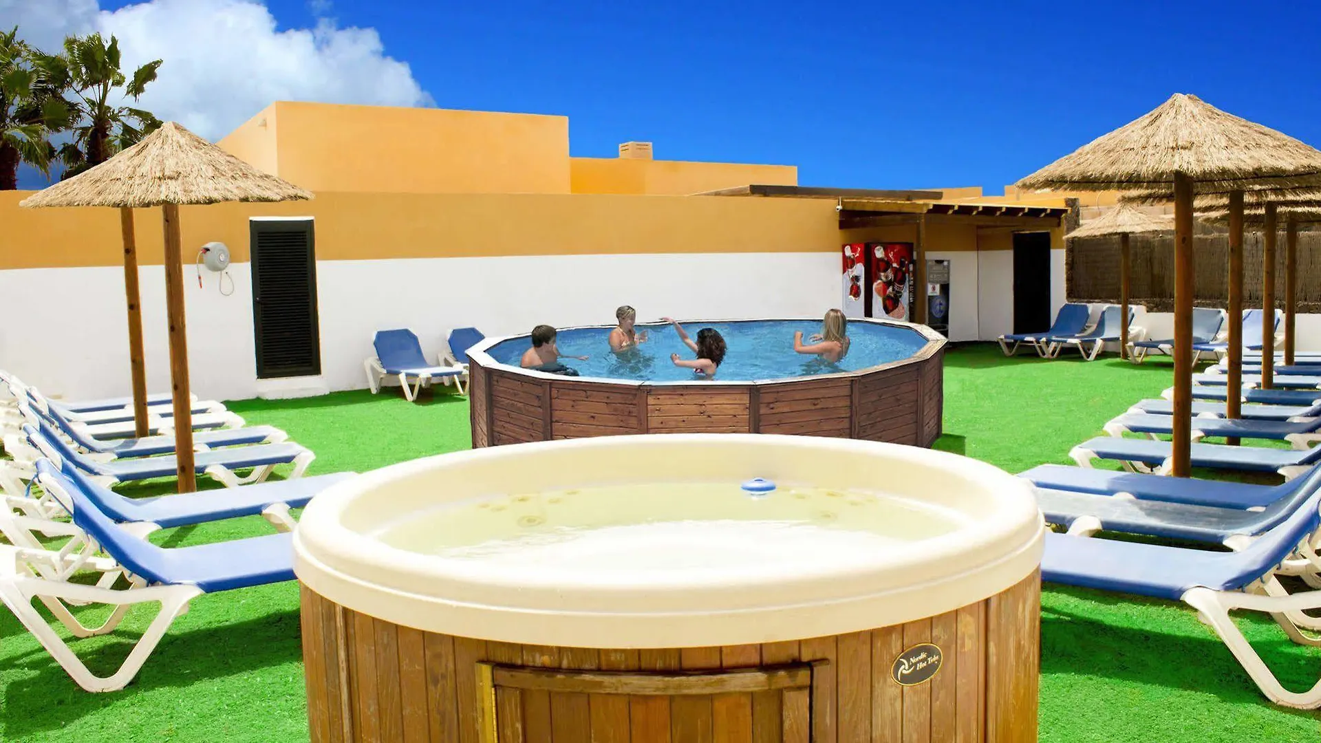 Hotel Apartamentos Laurisilva Corralejo España